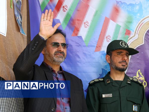 آیین نواختن زنگ ایثار و مقاومت در دبیرستان شاهد معراج