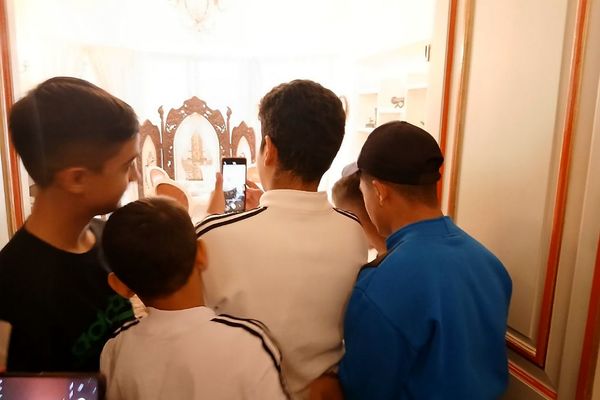 اردوی دانش‌آموزان نسیم‌شهری در کاخ نیاوران