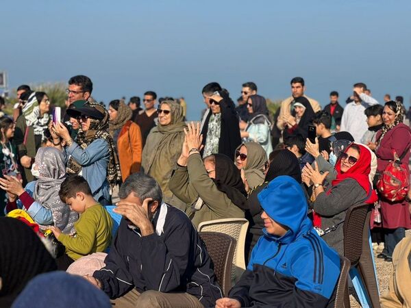 پیاده‌روی خانوادگی در بوشهر