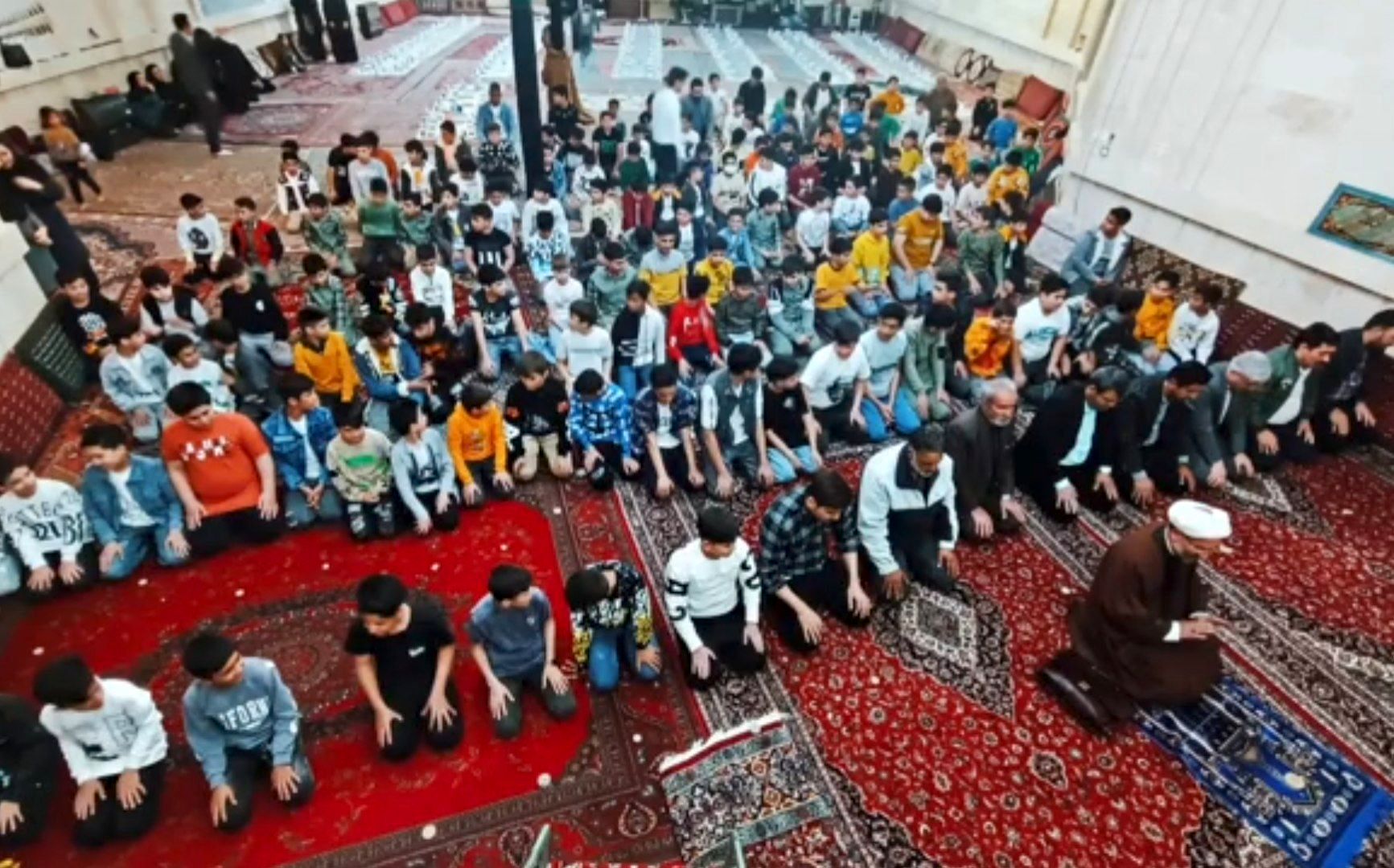 دانش‌آموزان تاکستانی، میهمان افطاری مدارس خود بودند