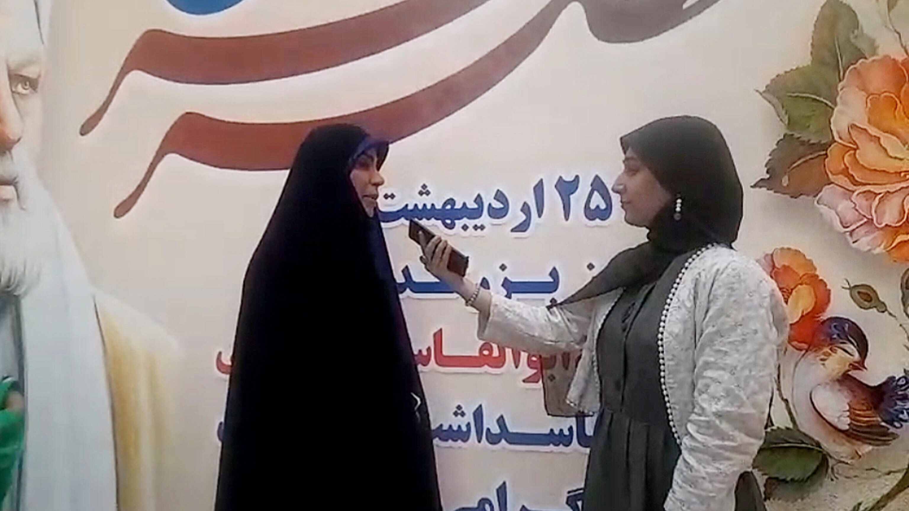 فردوسی با آثارش درادبیات فارسی بسیار تأثیر گذار بوده‌است 