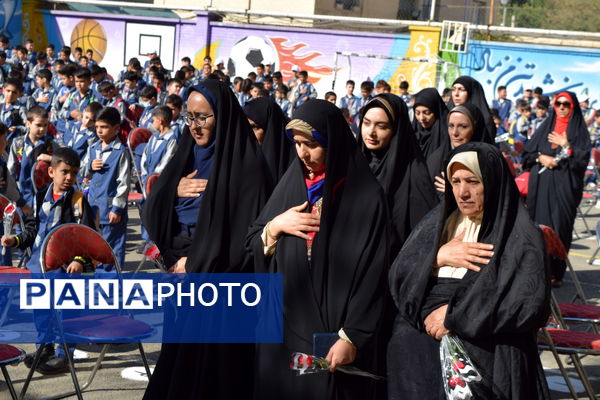 نواختن زنگ آغاز سال تحصیلی جدید در مدارس آموزش و پرورش منطقه 14 تهران