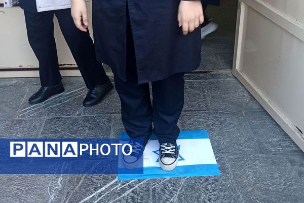 گرامیداشت ۱۳ آبان و یاد شهدای دانش‌آموز سال 57 در دبیرستان فرزانگان قوچان