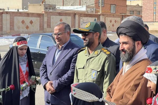 حضور سه‌گانه فرماندار، امام جمعه و مدیر آموزش‌و‌پرورش در همایش یاوران انقلاب فیروزکوه