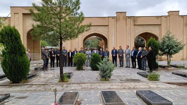 تجدید پیمان با شهدا به مناسبت هفته گرامیداشت مقام معلم