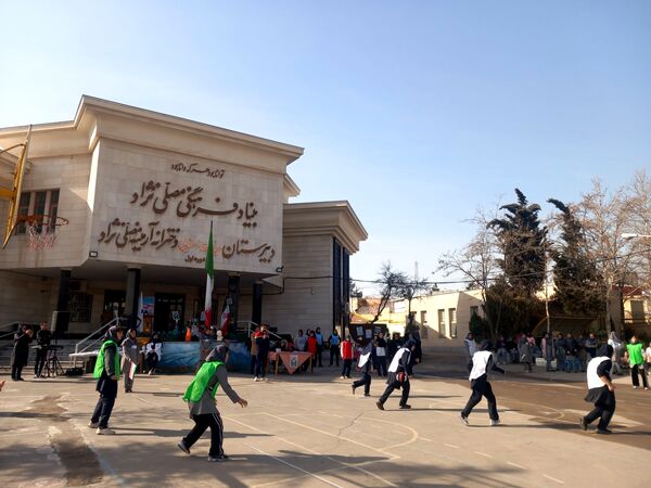 مسابقات بین مدرسه ای جام اقتدار ایران دردبیرستان دوره اول آرمینه مصلی نژاد ناحیه ۶
