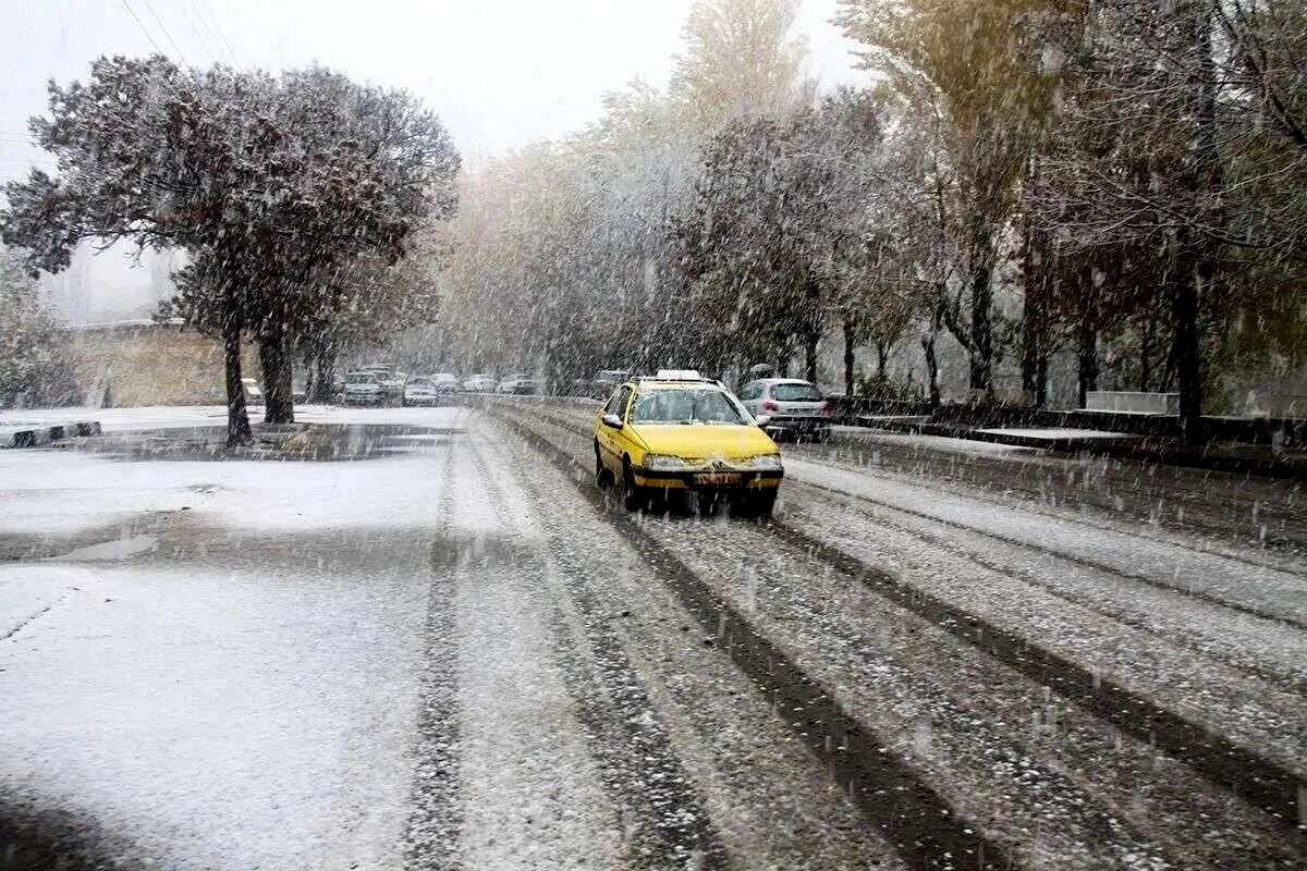 بارش برف و باران در محورهای مواصلاتی ۱۸ استان کشور