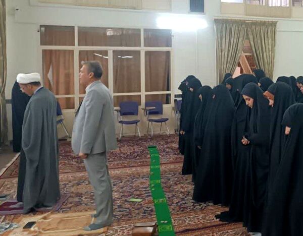 برپایی نماز جماعت در مکتب النرجس