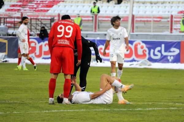 بازی تراکتور و ملوان در تبریز