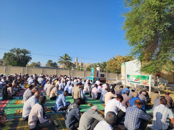 اقامه نماز عید سعید فطر در شهرستان منوجان 