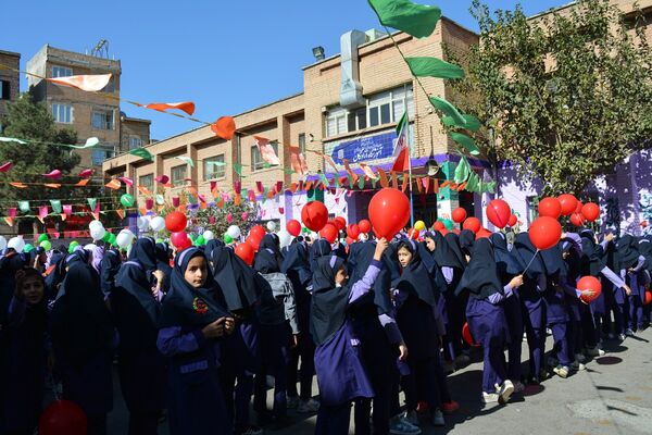 جشن میلاد حضرت زینب(س) با حضور مادران پرستار در دبستان علویان بهارستان‌دو
