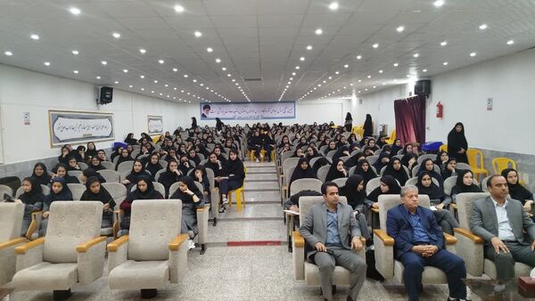 برگزاری همایش ویژه دانش آموزان کنکوری در خلیل آباد 