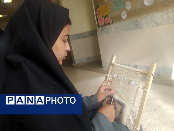 افتتاحیه هفته ماه ها در دبیرستان دخترانه امید 