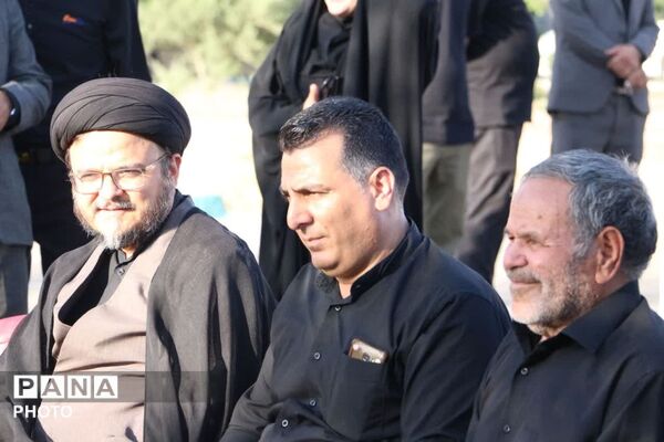 زمین چمن ورزشی زنده‌یاد حاج حسین امین‌الرعایا دبیرستان پسرانه شبانه‌روزی حافظ کوهپایه افتتاح شد