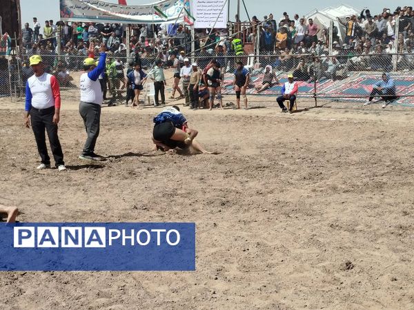 رقابت پهلوانان کشتی با چوخه در گود امام مرشد فاروج - میراثی ۴۰۰ ساله