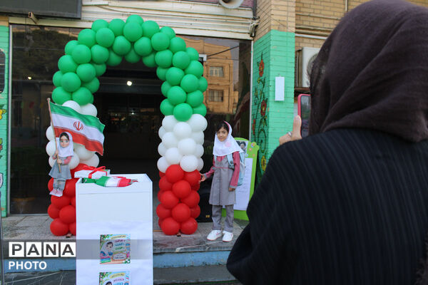 کوله‌بار شوق بر دوش شکوفه‌ها