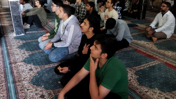 قرائت زیارت حضرت فاطمه (س) در دبیرستان شاهد ابوذر غفاری 