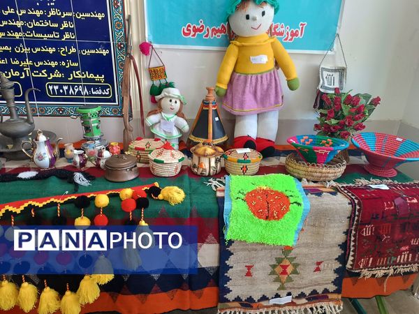 نمایشگاه صنایع دستی و جشنواره غذاهای سنتی به‌مناسبت دهه فجر 