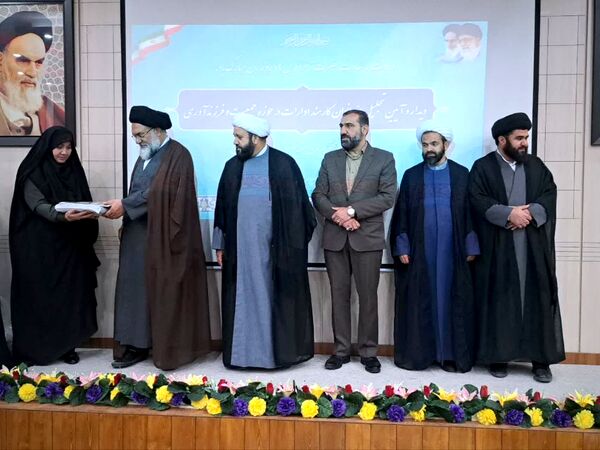 تجلیل نماینده ولی فقیه کهگیلویه و بویراحمد از بانوان شاغل به‌مناسبت ولادت حضرت زهرا (س)
