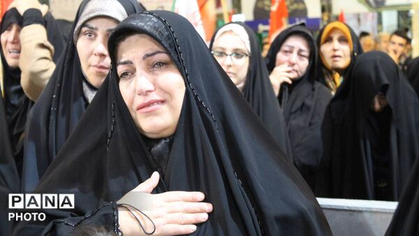 شبی در میدان با خانواده های شهدای مدرسه میناب