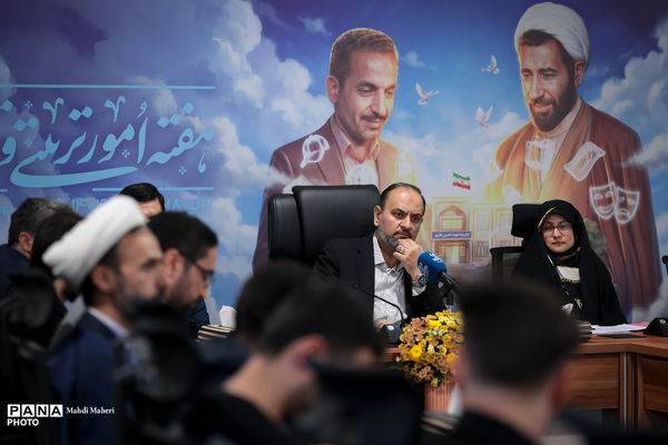 نشست صمیمی معاون پرورشی و فرهنگی وزیر آموزش و پرورش با دانشجویان رشته امورتربیتی و مسئولان تشکل‌های دانشجویی دانشگاه فرهنگیان