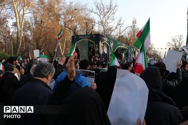بدرقه پیکر مطهر شهدای حملات آمریکایی - صهیونیستی