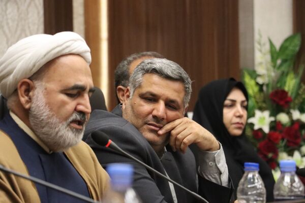 نشست هم‌اندیشی فرهنگیان تربت‌حیدریه با محوریت نهضت مدرسه‌سازی