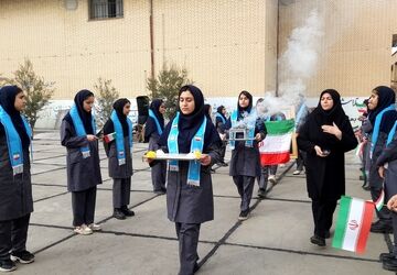 دهه فجر در قامت نخبگی؛یاوران انقلاب در مدرسه فرزانگان