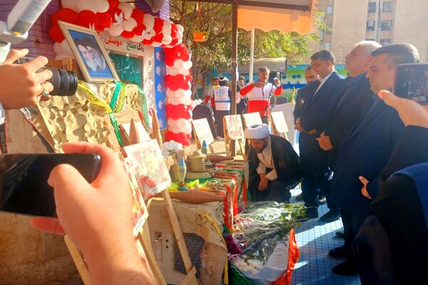 زنگ صلح  و دوستی در دومین روز از سال تحصیلی در مدرسه شاهد ائمه اطهار پاکدشت نواخته شد 