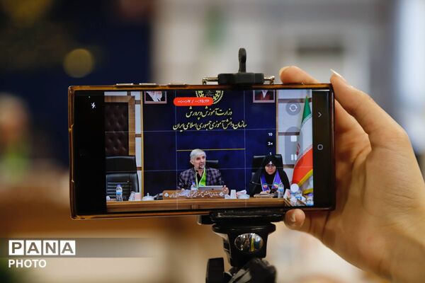 نشست هم‌اندیشی مسئولان دانش‌آموزی تهران با محور آموزش مربیان و مدیریت مصرف انرژی