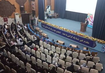 مراسم تجلیل از مقام آوران فرهنگی و هنری هرمزگان