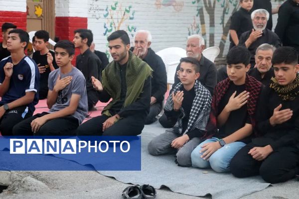 حضور پر رنگ نوجوانان در مراسم قرائت دعای زیارت عاشورا 