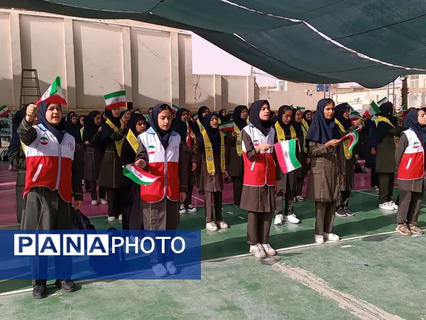 هلال‌احمر، همراه دانش‌آموزان دبیرستان عفت در مراسم صلح و دوستی