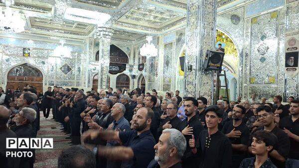 طنین یا حسین در سومین شب محرم از حرم حسین بن الموسی الکاظم (ع)