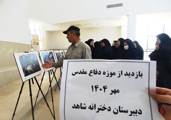 بازدید دانش‌آموزان از موزه دفاع مقدس شهرکرد