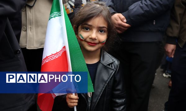 حضور پرشور مردم پاکدشت در راهپیمایی ۲۲ بهمن 