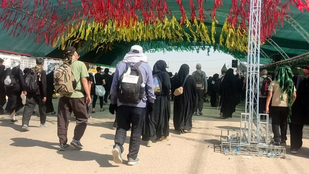 پیاده روی پرشور اربعین حسینی از جاده نجف تا کربلا