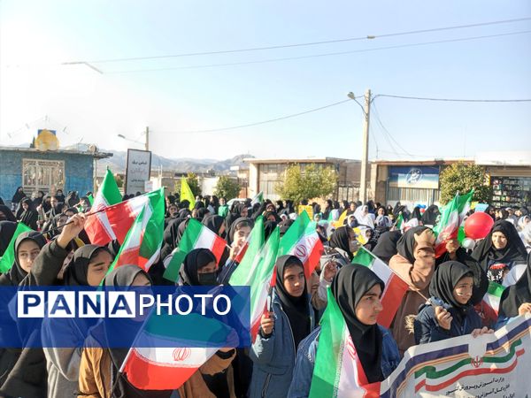 حضور دانش‌آموزان بخش سراب میمه در راهپیمایی۲۲بهمن 