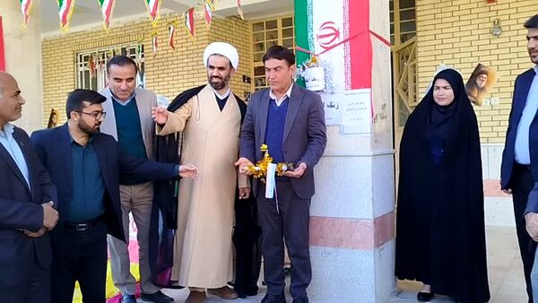 نواخته شدن زنگ انقلاب در هنرستان پروین اعتصامی چاروسا