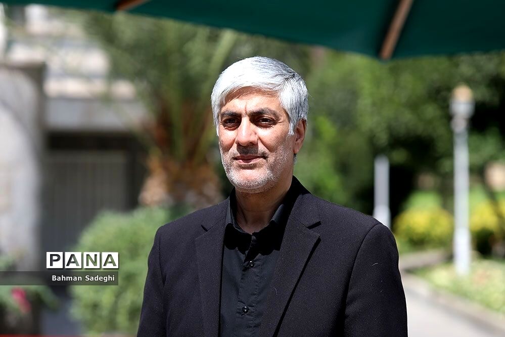 وزیر ورزش و جوانان رای خود را به صندوق انداخت