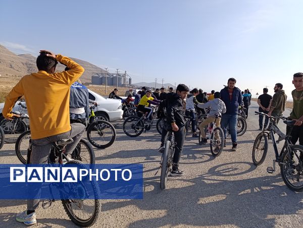 برگزاری همایش دوچرخه‌سواری در آشخانه به‌مناسبت روز دانش‌آموز 