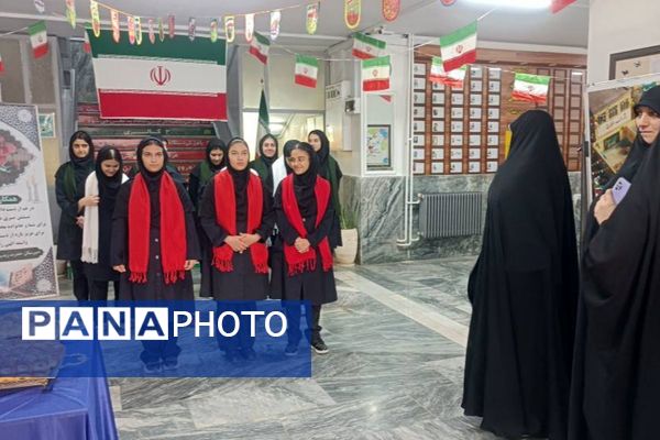  جشن ۲۲ بهمن در دبیرستان حضرت زینب(س) شهرری