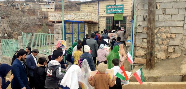 حضور پرشور دانش‌آموزان مدرسه فردوسی سرمازه در راهپیمایی ۲۲ بهمن