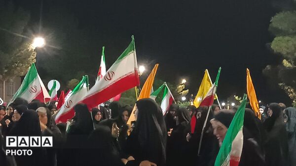  تجمعات مردمی و دانش آموزی شبانه در میدان جهاد رشتخوار