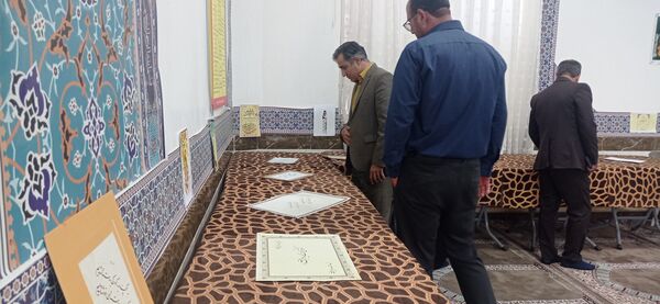 نمایشگاه خوشنویسی در دبیرستان استعدادهای درخشان شهید بهشتی دوره اول کاشمر