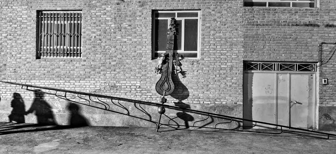  "آیا کسی هست مرا یاری کند!؟"عکسِ متفاوت عکاس ممتاز اشکذری 