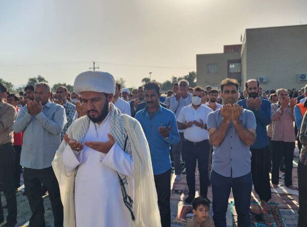 اقامه نماز عید سعید فطر در شهرستان منوجان 