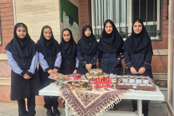 جشن پیروزی انقلاب در دبیرستان فرزانگان1 اسلامشهر