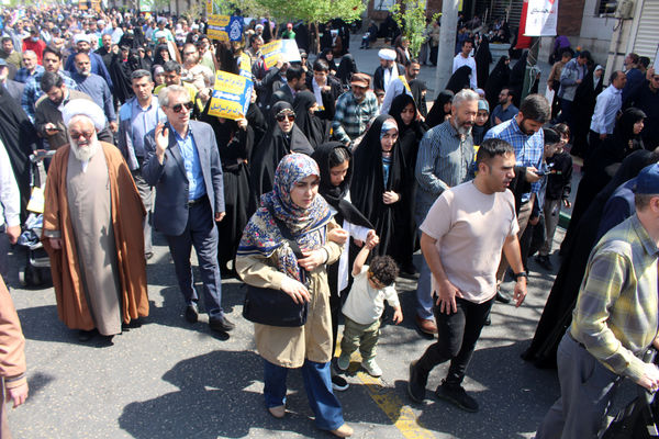حضور عزتمندانه مردم قم در راهپیمایی آخرین جمعه ماه رمضان