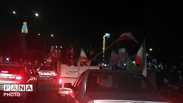 نیشابوری ها تا پایان جنگ  به  بلوار فضل با پرچم ایران  می آیند 